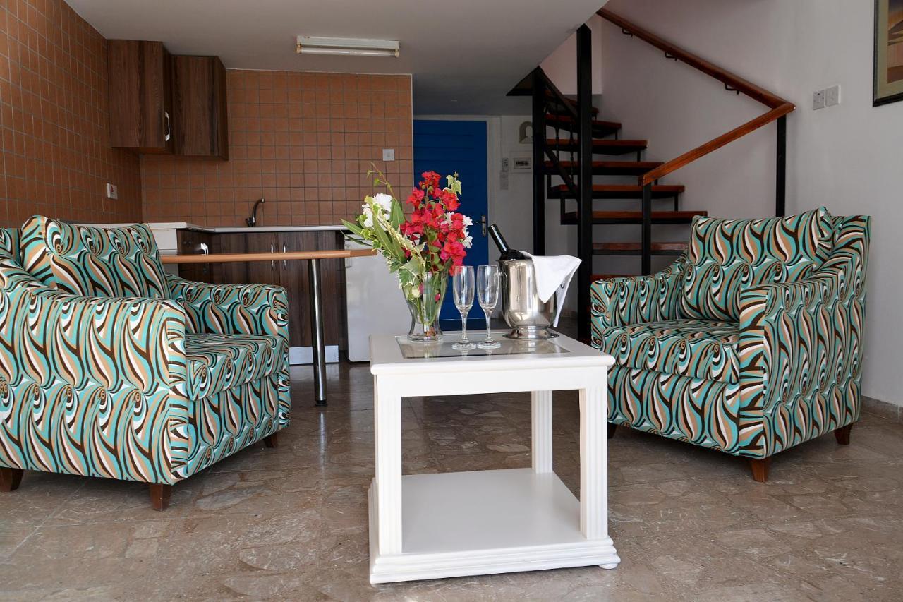 Club Lapethos Bungalow Кирения